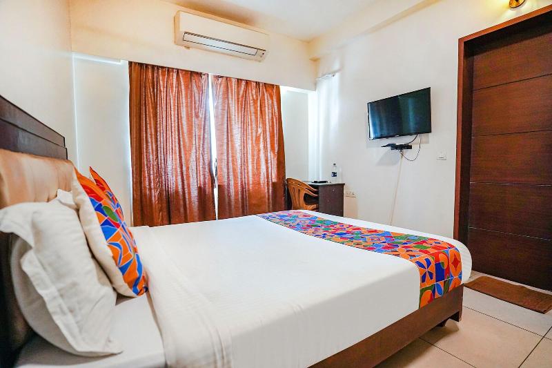Fabhotel Home Tree Service Apartment image