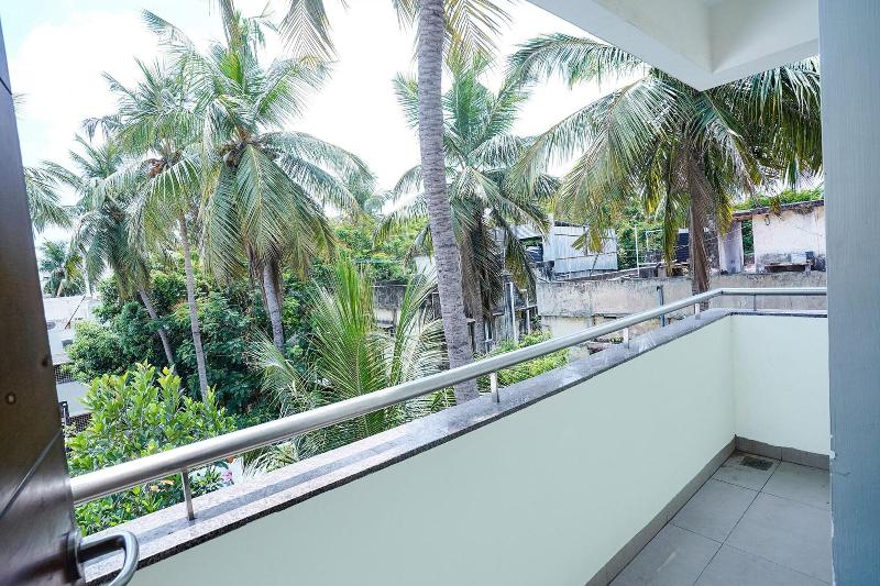 Fabhotel Home Tree Service Apartment image