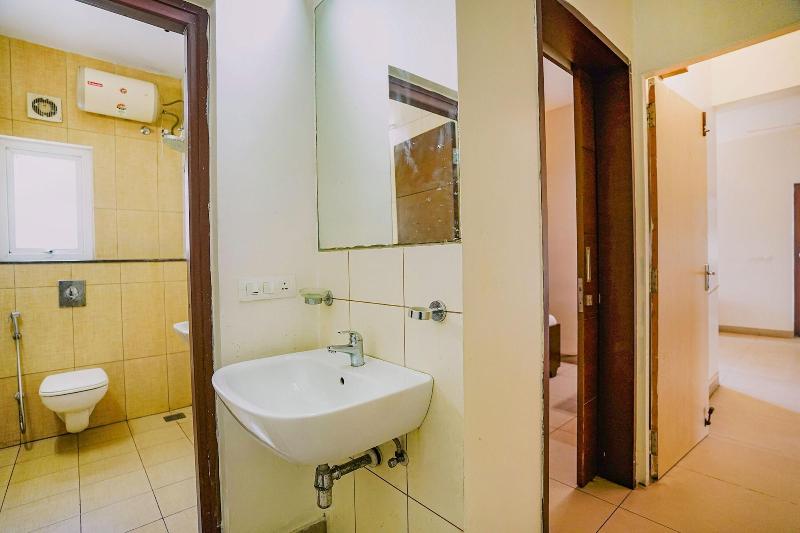 Fabhotel Home Tree Service Apartment image