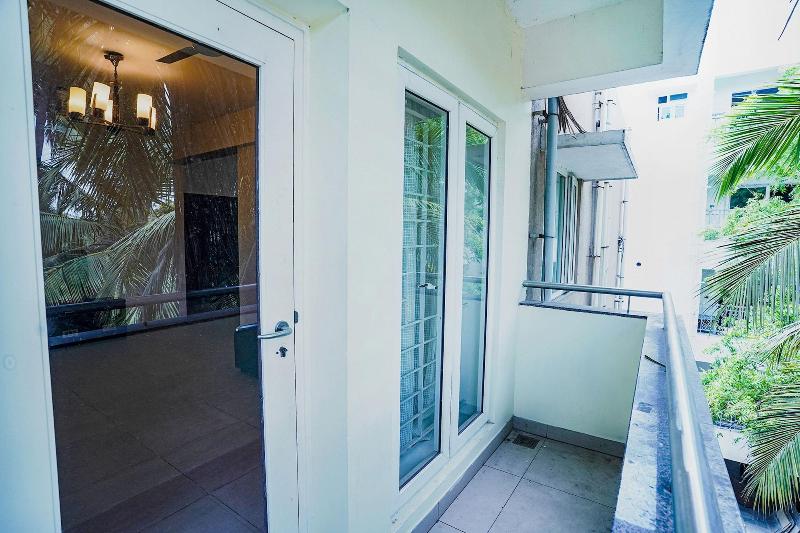 Fabhotel Home Tree Service Apartment image