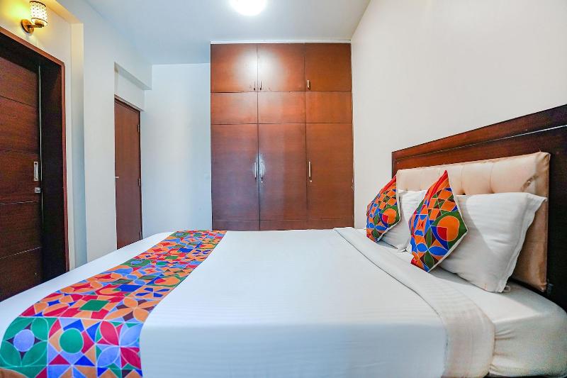 Fabhotel Home Tree Service Apartment image