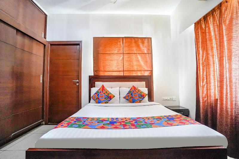 Fabhotel Home Tree Service Apartment image