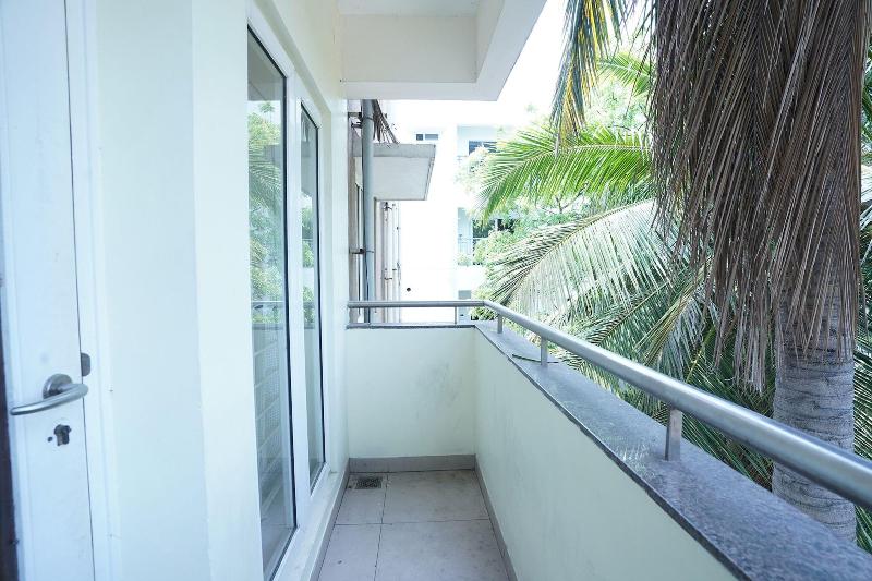 Fabhotel Home Tree Service Apartment image