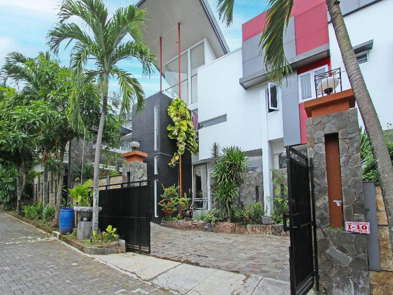 Capital O 91665 D Prof Exclusive Guesthouse