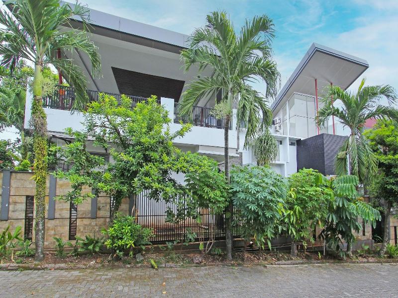 Capital O 91665 D Prof Exclusive Guesthouse
