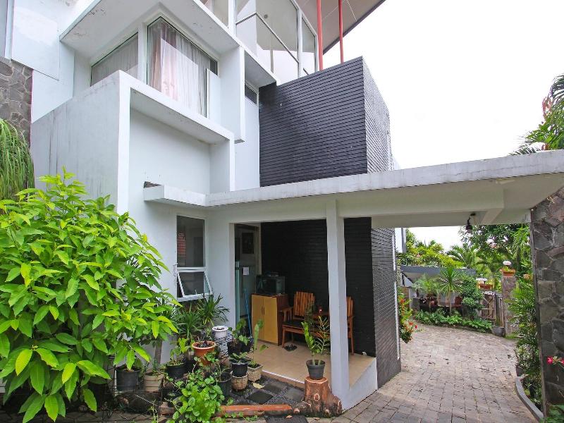 Capital O 91665 D Prof Exclusive Guesthouse