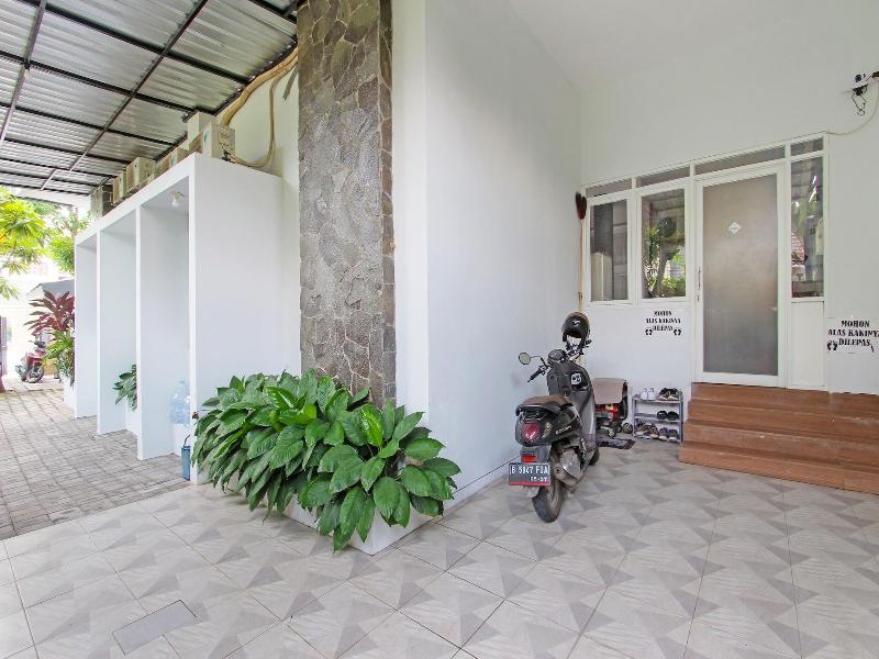 Capital O 91665 D Prof Exclusive Guesthouse