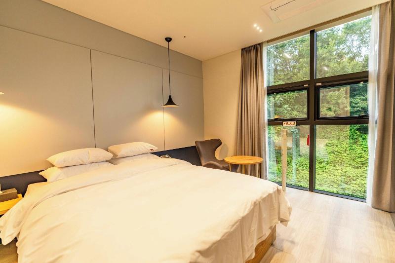 Lagobaum Hotel image