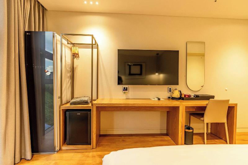 Lagobaum Hotel image