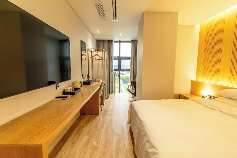 Lagobaum Hotel image