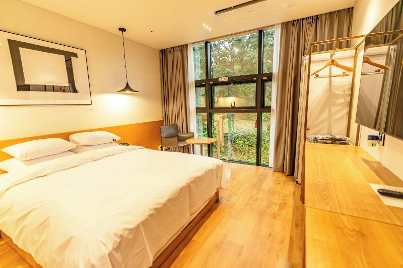 Lagobaum Hotel image