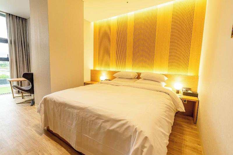 Lagobaum Hotel image