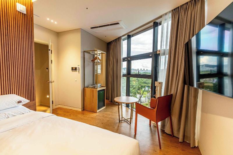 Lagobaum Hotel image
