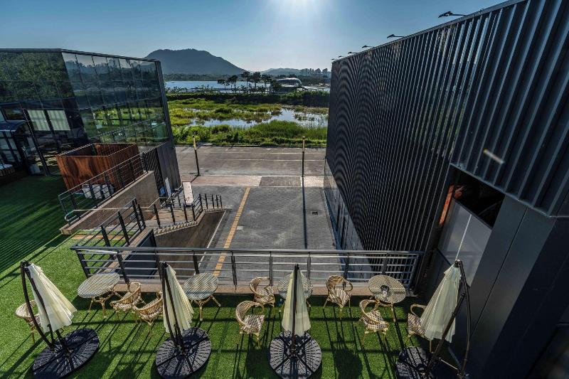 Lagobaum Hotel image