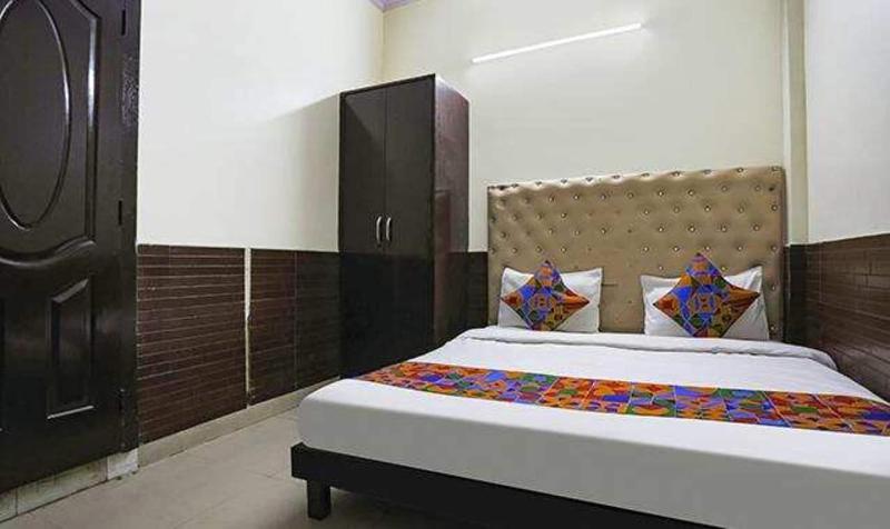 Fabhotel The Lazeez image
