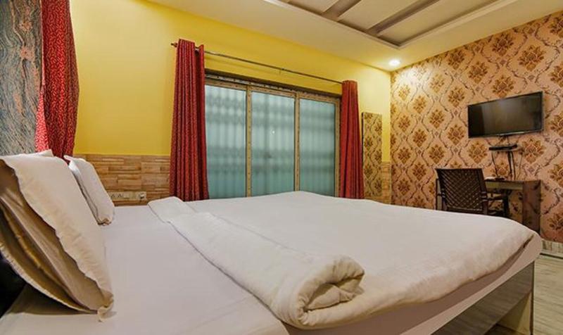 Fabhotel Utsav Palace — exterior view