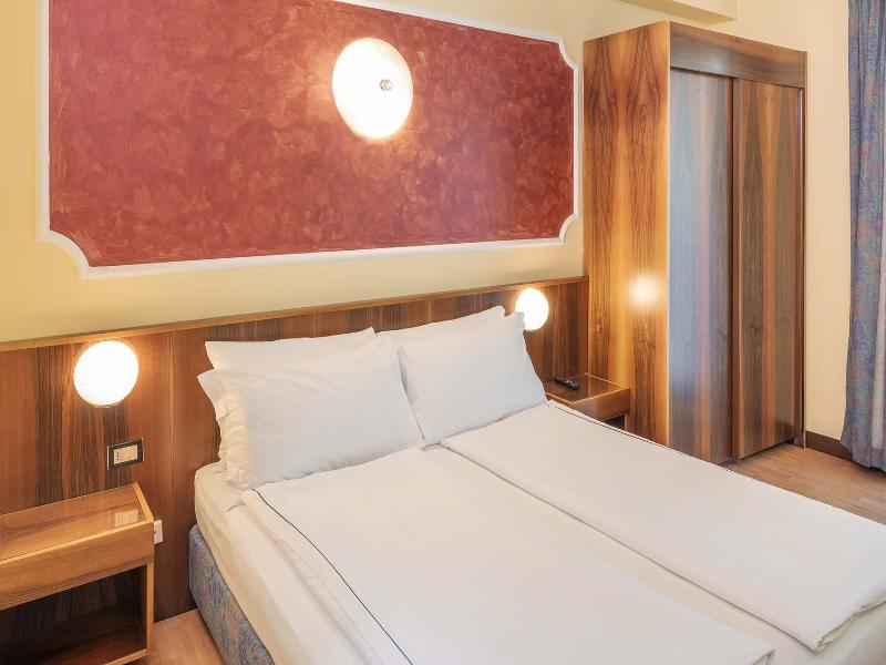 Park Hotel Jolanda image