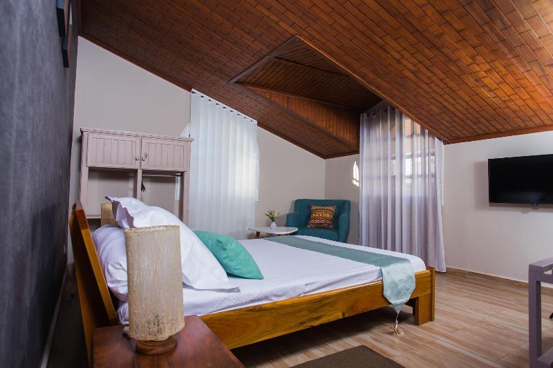 H H Chambre De Charme image