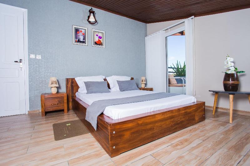 H H Chambre De Charme image