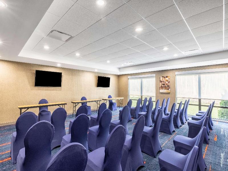 Hampton Inn And Suites Benton Harbor image