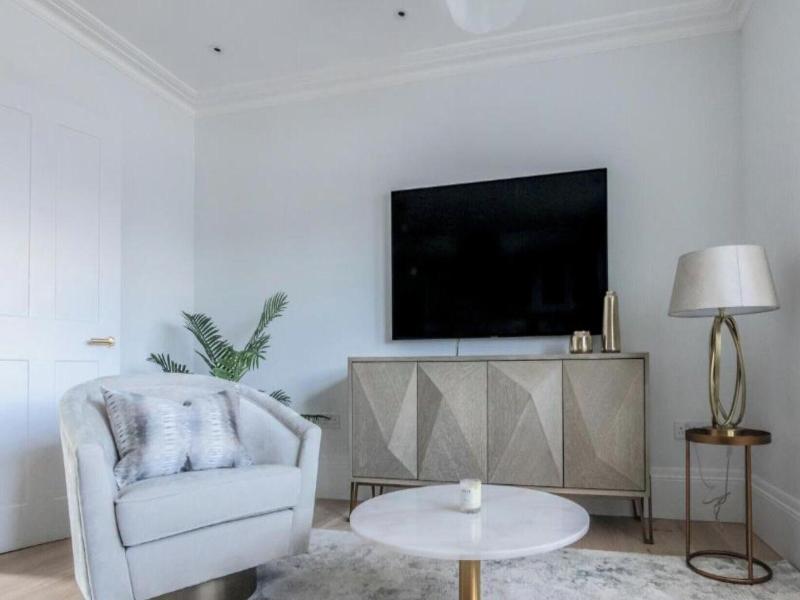 Elysian House Kensington Serviced Apts image