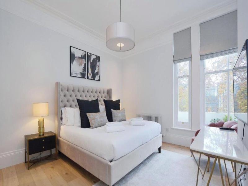Elysian House Kensington Serviced Apts image