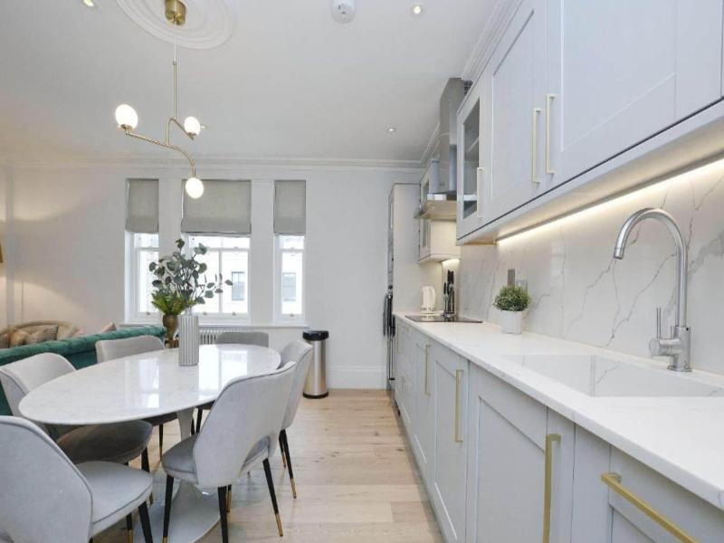 Elysian House Kensington Serviced Apts image