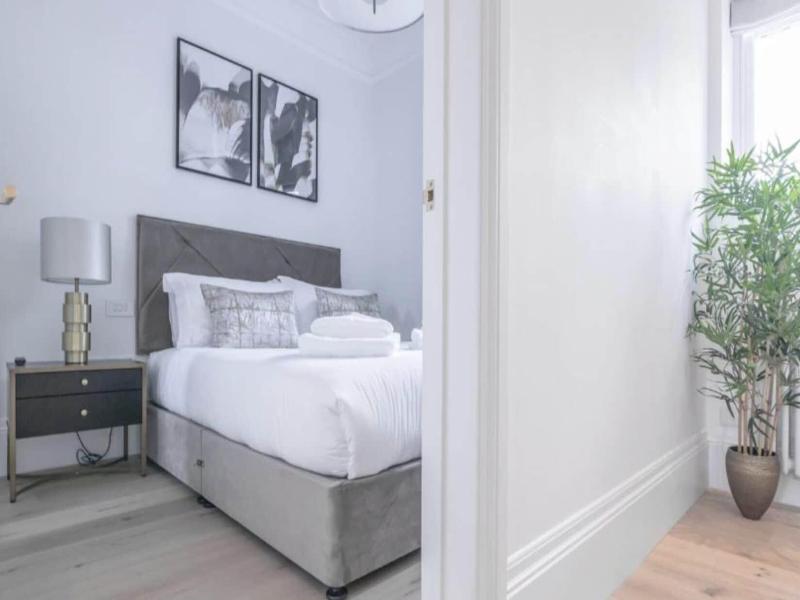 Elysian House Kensington Serviced Apts image