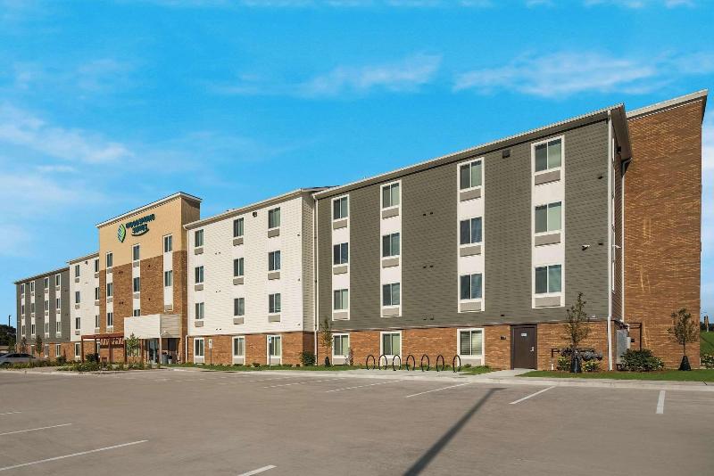 Woodspring Suites Milwaukee Menomonee Falls image