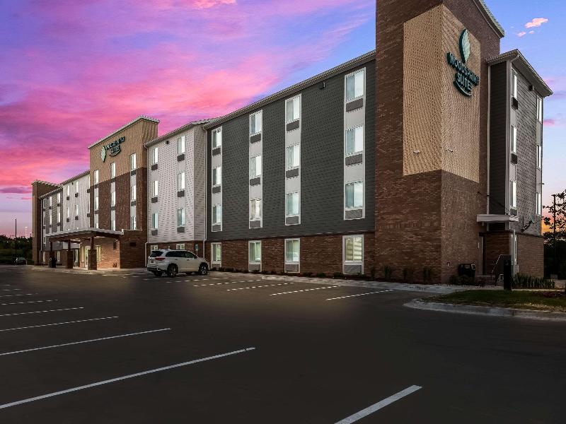 Woodspring Suites Milwaukee Menomonee Falls image