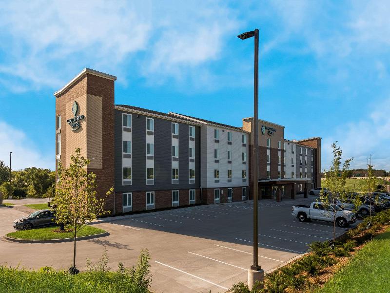 Woodspring Suites Milwaukee Menomonee Falls image