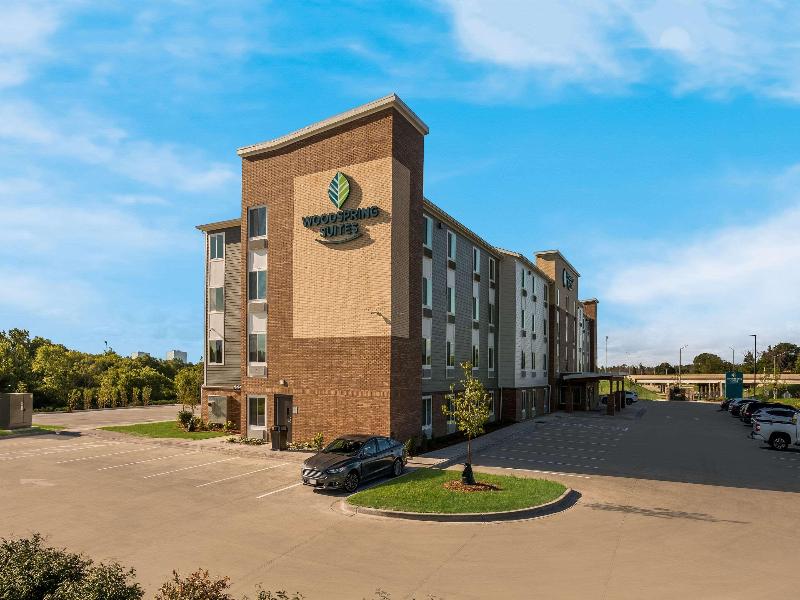 Woodspring Suites Milwaukee Menomonee Falls image