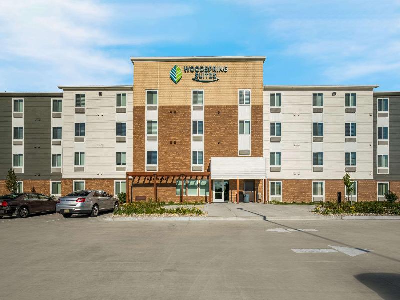 Woodspring Suites Milwaukee Menomonee Falls image