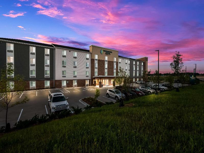 Woodspring Suites Milwaukee Menomonee Falls image