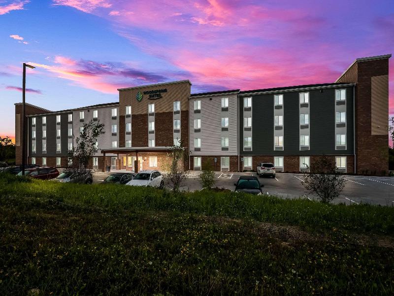 Woodspring Suites Milwaukee Menomonee Falls image
