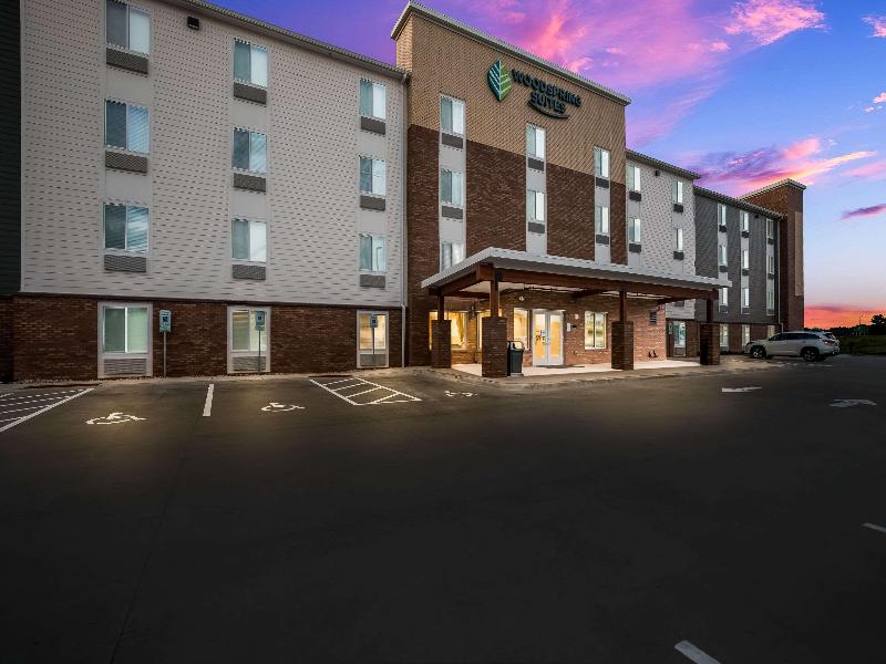 Woodspring Suites Milwaukee Menomonee Falls image