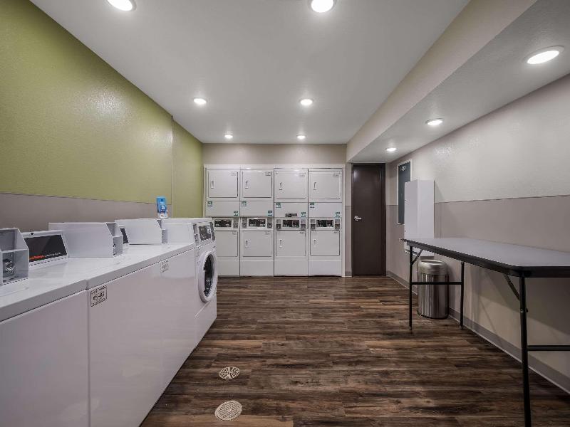 Woodspring Suites Milwaukee Menomonee Falls image