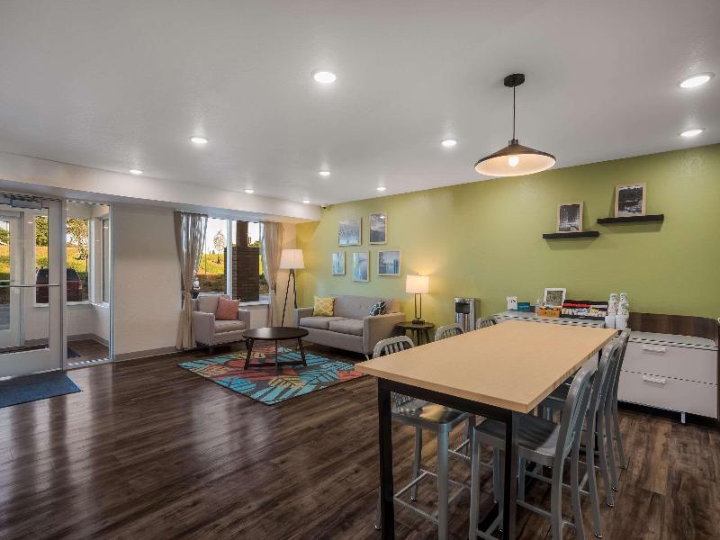 Woodspring Suites Milwaukee Menomonee Falls image