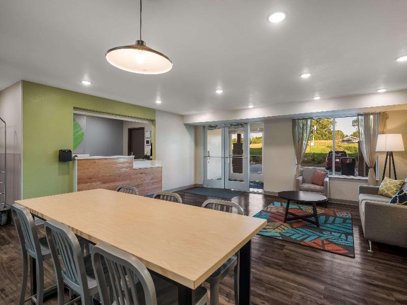 Woodspring Suites Milwaukee Menomonee Falls image