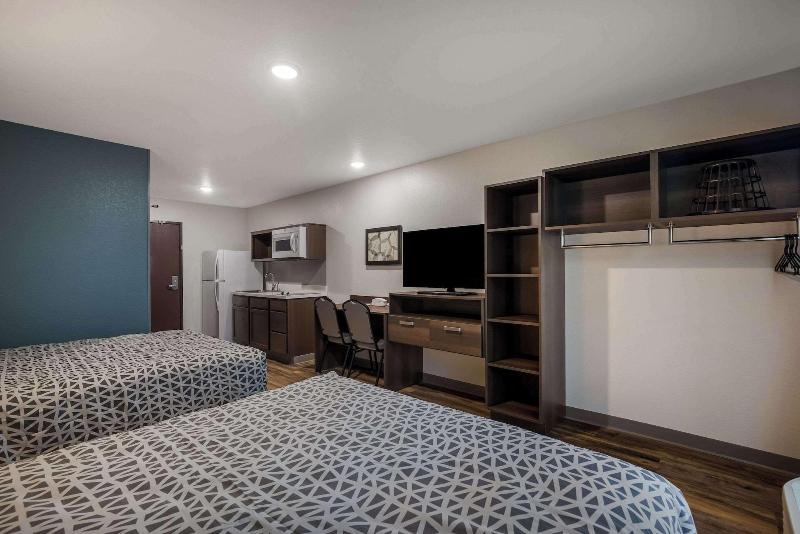 Woodspring Suites Milwaukee Menomonee Falls image