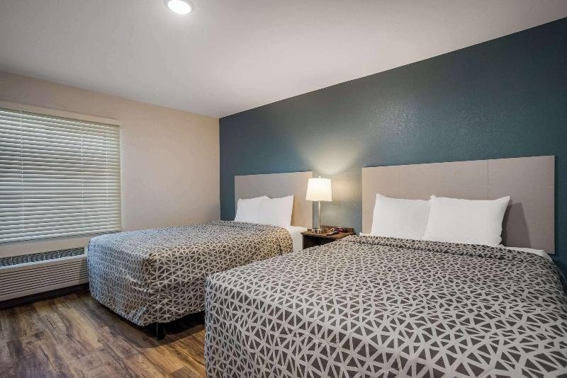 Woodspring Suites Milwaukee Menomonee Falls image