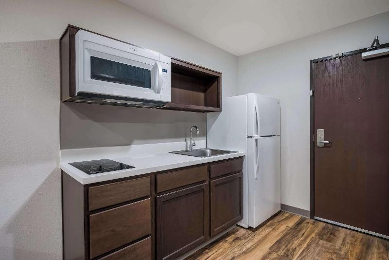 Woodspring Suites Milwaukee Menomonee Falls image