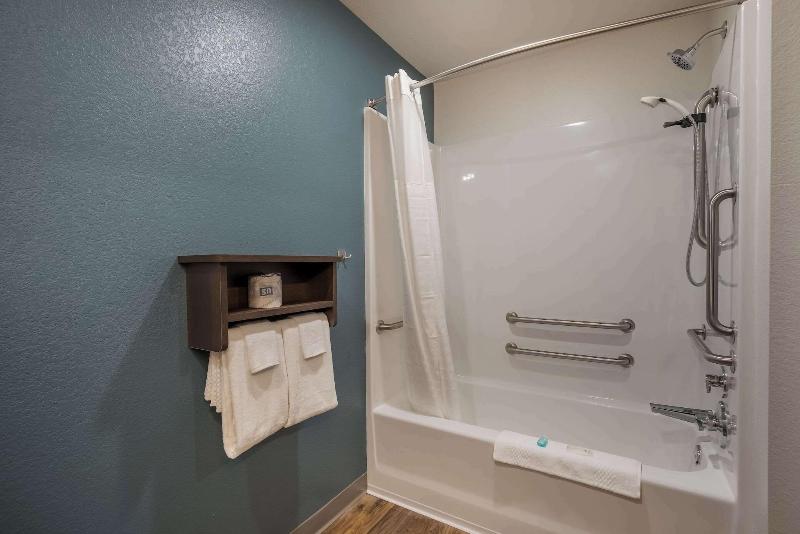Woodspring Suites Milwaukee Menomonee Falls image