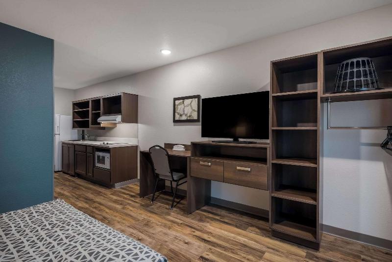 Woodspring Suites Milwaukee Menomonee Falls image