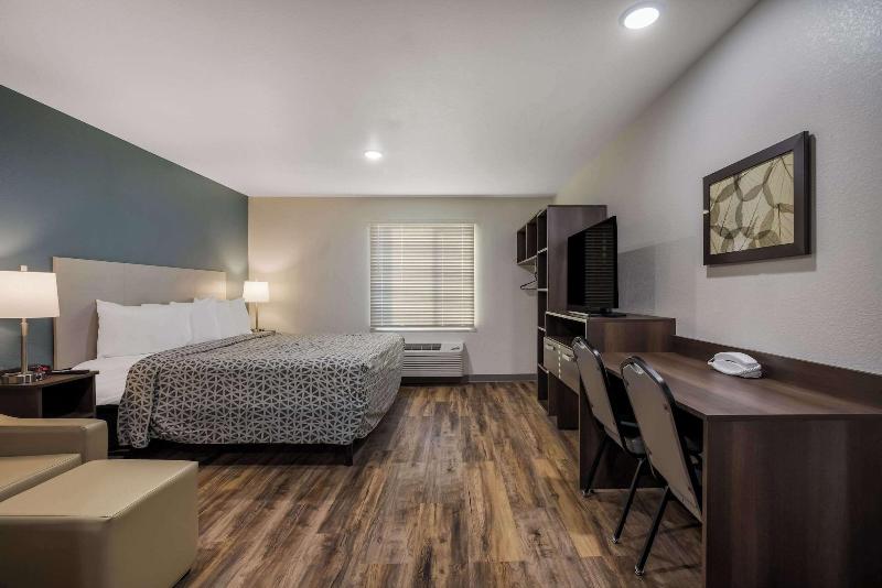 Woodspring Suites Milwaukee Menomonee Falls image