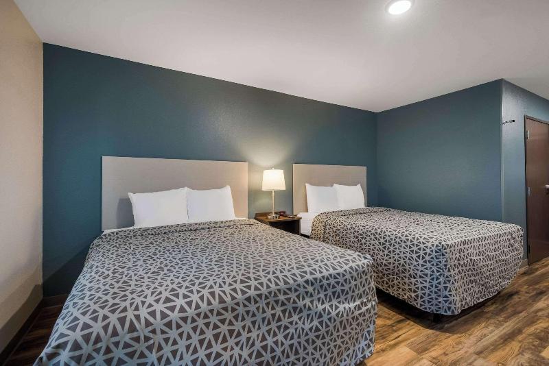 Woodspring Suites Milwaukee Menomonee Falls image