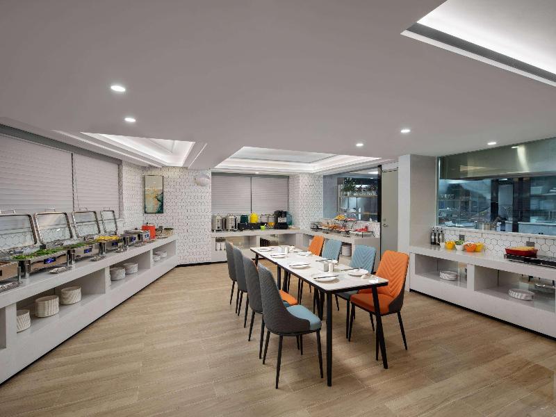 Microtel By Wyndham Kunming Guandu image