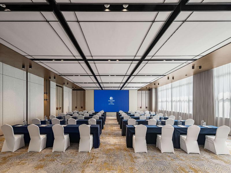 DoubleTree by Hilton Kaifeng image