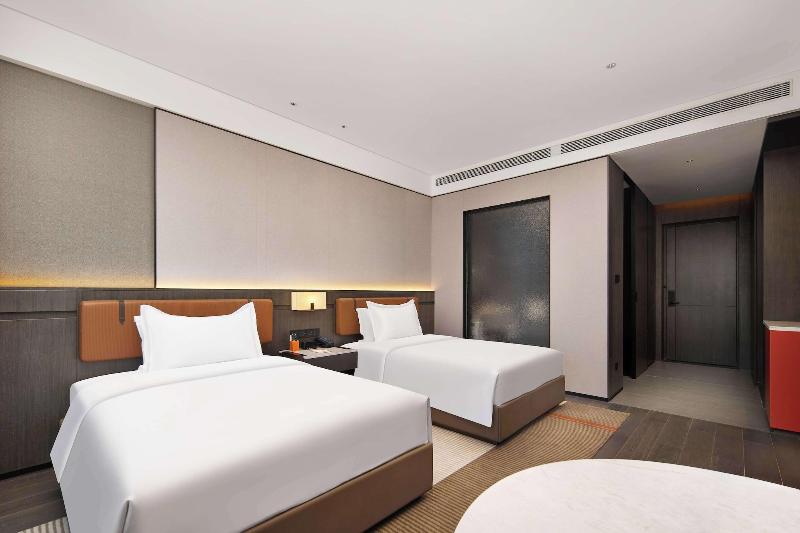 DoubleTree by Hilton Kaifeng image