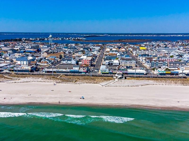 Boardwalk Sand Surf Inn Oceanfront image